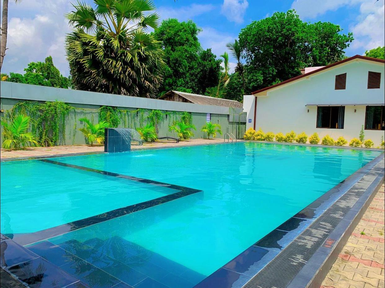 Ud Garden Hotel Kataragama Ngoại thất bức ảnh